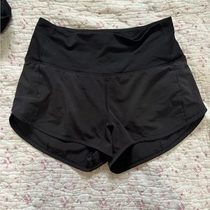 Lululemon speed up high rise shorts 2.5”